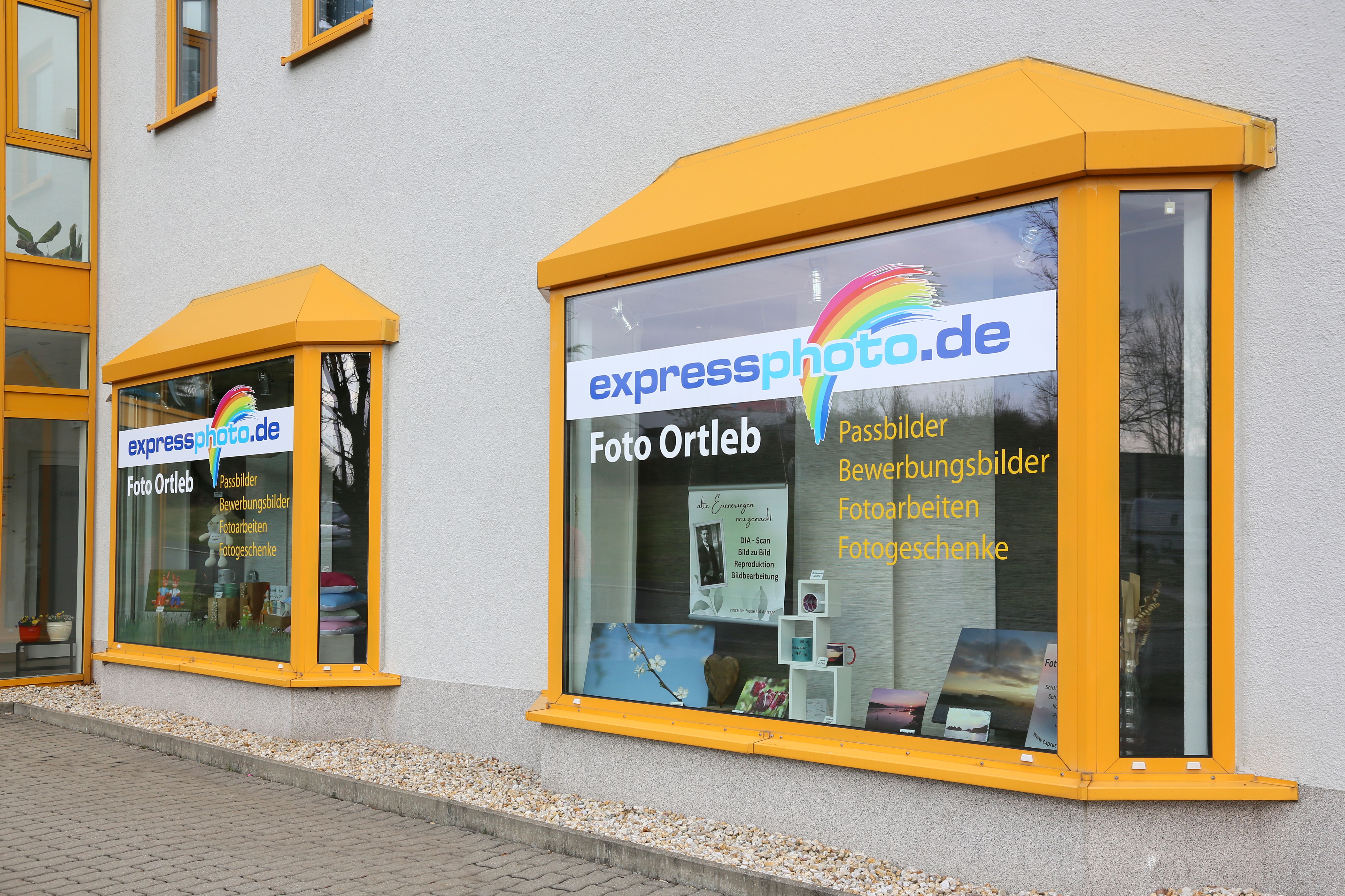 Laden_außen_Fenster_neu.jpg
